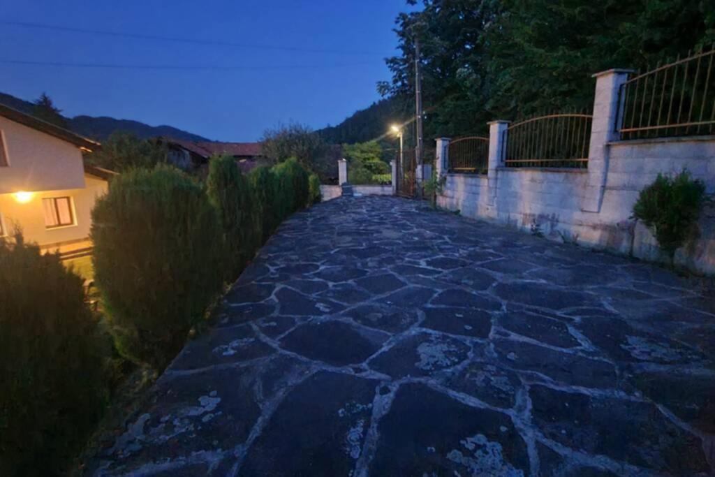 Вілла Двете къщи в планината Белі-Осум Екстер'єр фото